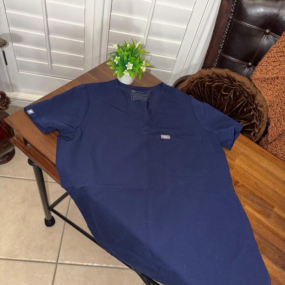 FIGS Technical Collection Navy Blue V-Neck Scrub Top Small‎ Medical